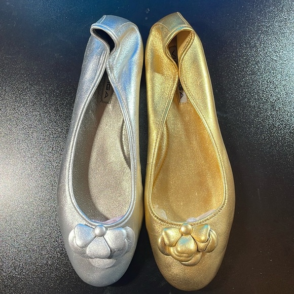 Via Spiga Leather Flats with Flower Detailing Bright Gold OR Sparkling Silver - Picture 1 of 16